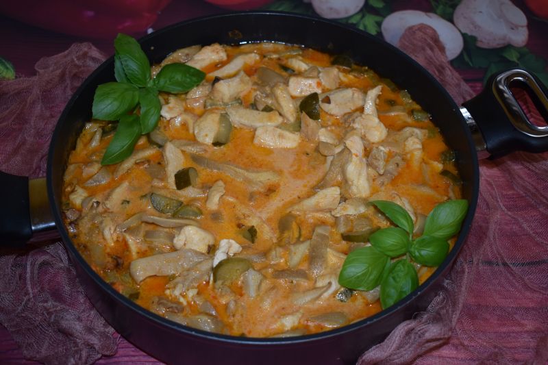 Potrawka a'la stroganoff z boczniakami Potrawka a'la stroganoff z boczniakami