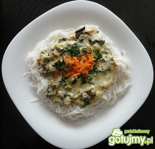 Potrawka drobiowo-pieczarkowa z makronem