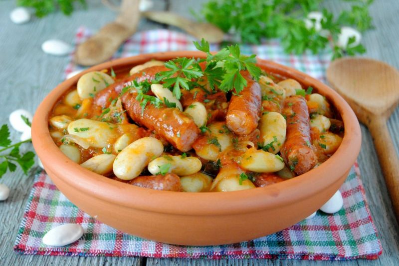 Potrawka fasolowa z kiełbaskami Potrawka fasolowa z kiełbaskami