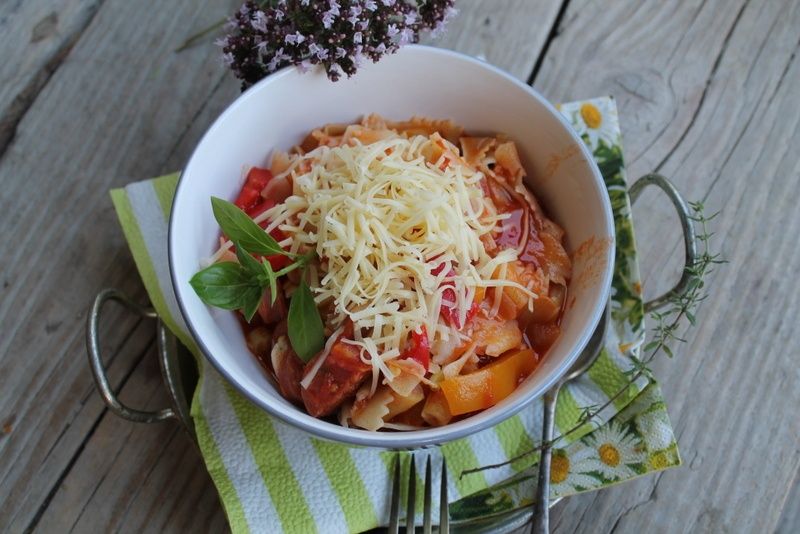 Potrawka jarzynowa z makaronem i serem 