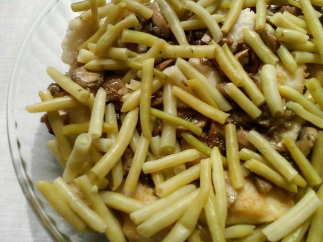 Potrawka rybna z fasolką i pieczarkami Potrawka rybna z fasolką i pieczarkami