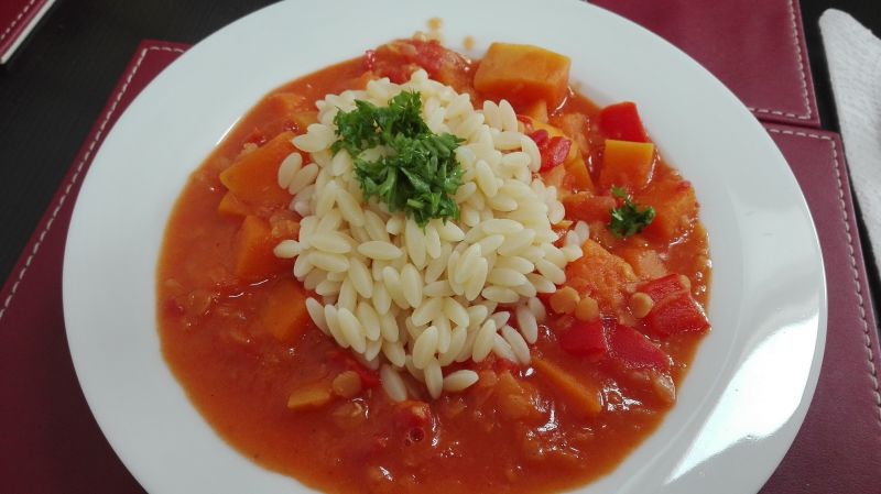 Potrawka warzywna z dynią i makaronem ryżowym Potrawka warzywna z dynią i makaronem ryżowym