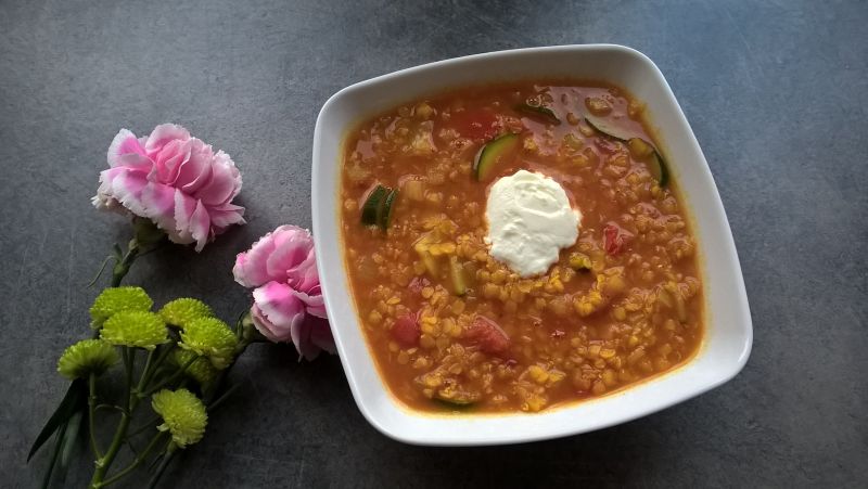 Potrawka z czerwoną soczewicą i cukinią Potrawka z czerwoną soczewicą i cukinią