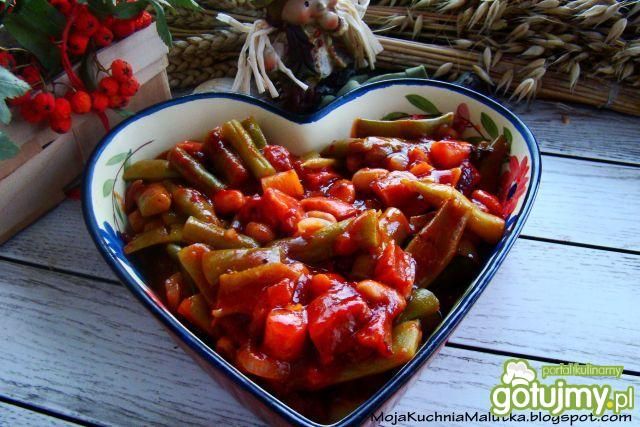 Potrawka z fasoli w sosie pomidorowym 