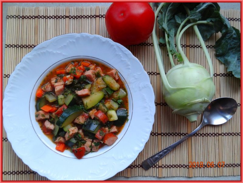 Potrawka z kalarepy i cukinii 