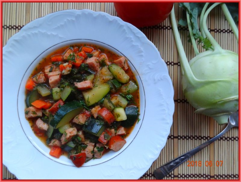 Potrawka z kalarepy i cukinii 