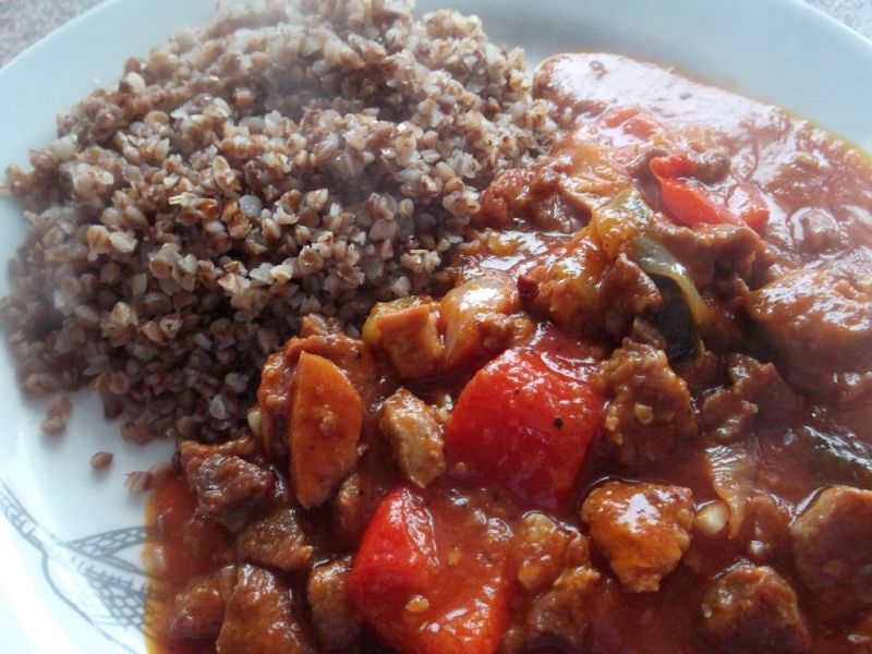 Potrawka z karkówki z kaszą