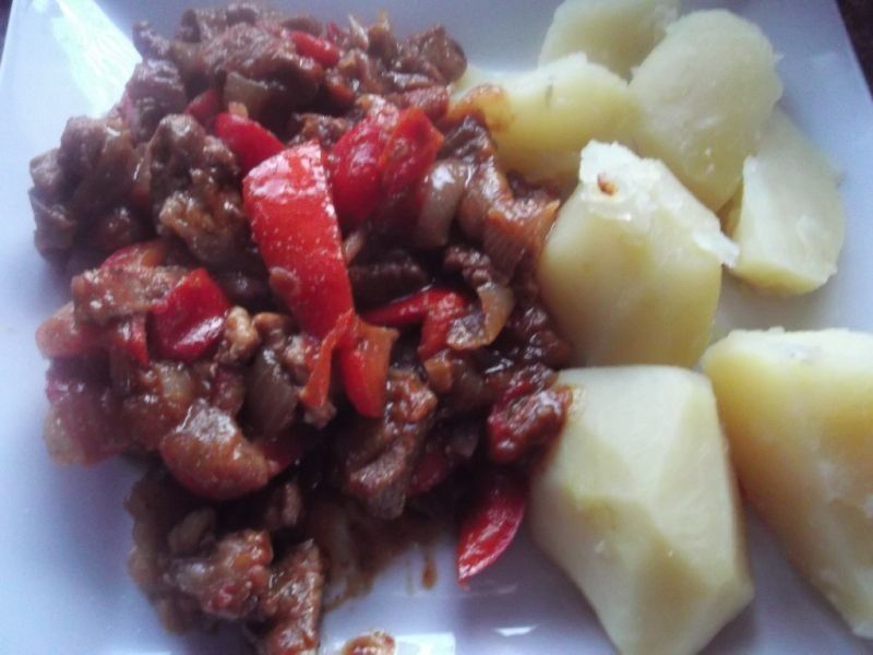 Potrawka z karkówki z ziemniakami Potrawka z karkówki z ziemniakami