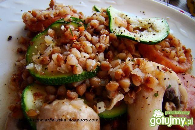 Potrawka z kaszy gryczanej i cukini