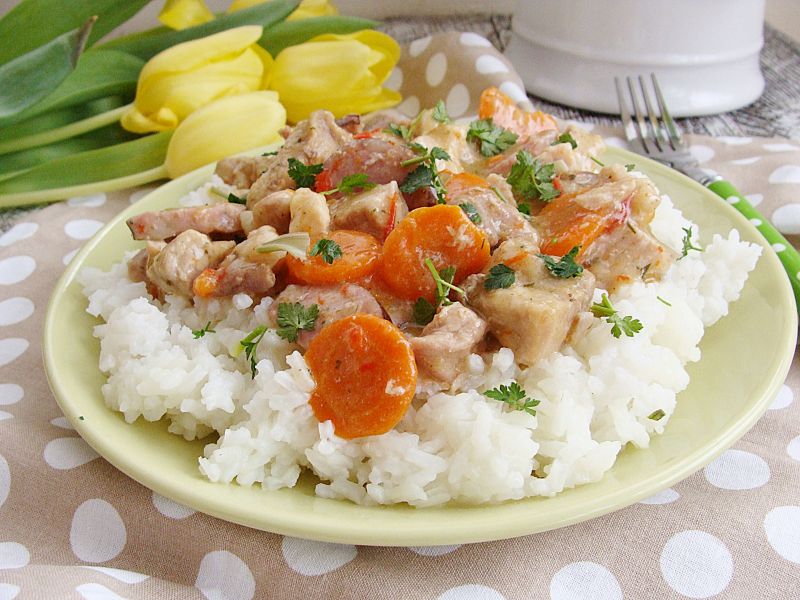 Potrawka z kiełbasą i szynką wieprzową