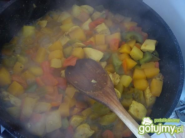 Potrawka z kurczaka z dodatkiem dyni Potrawka z kurczaka z dodatkiem dyni