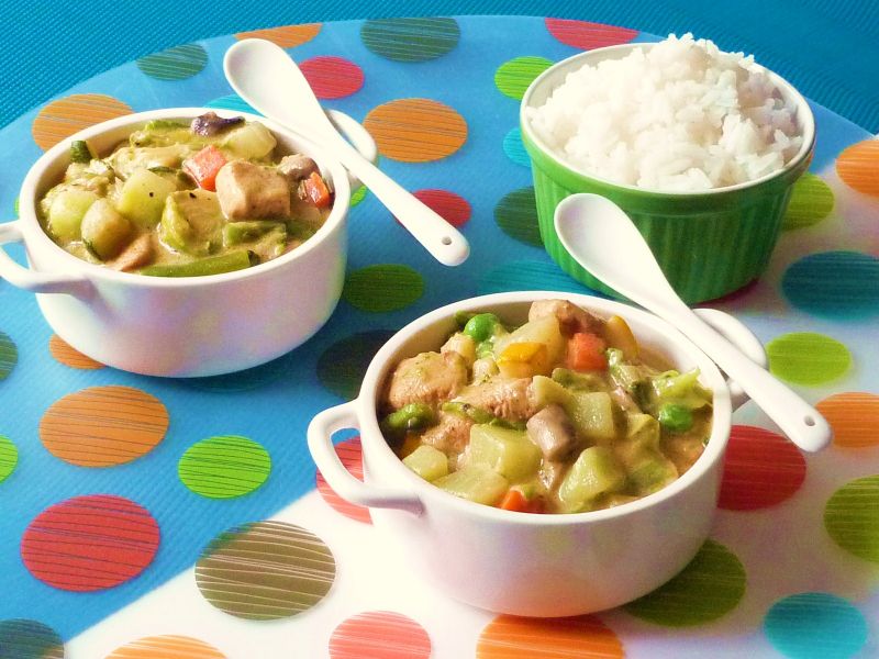 Potrawka z kurczaka z kalarepą i pieczarkami