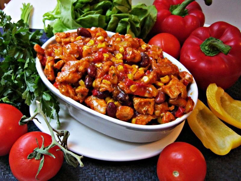 Potrawka z kurczaka z kukurydzą i czerwoną fasolą 