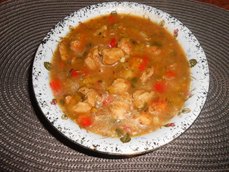 Potrawka z kurczaka z porem i papryką