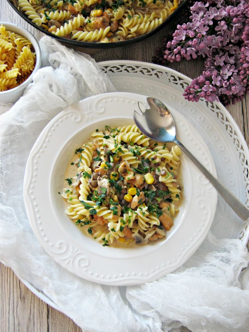 Potrawka z kurczaka z soczewicą i makaronem