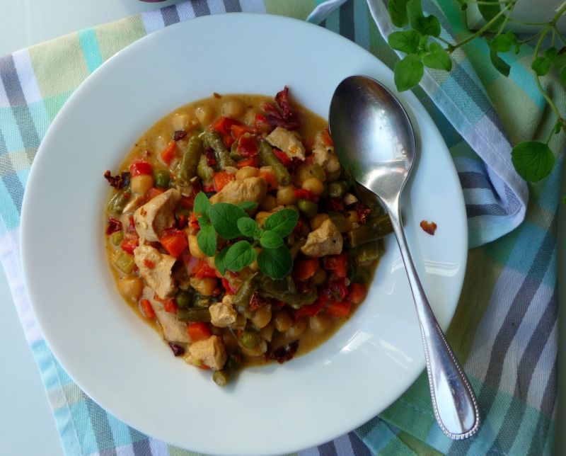 Potrawka z kurczakiem i ciecierzycą