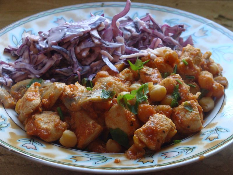 Potrawka z kurczakiem i ciecierzycą Potrawka z kurczakiem i ciecierzycą