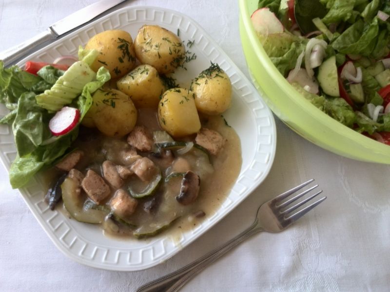 Potrawka z kurczakiem i cukinią