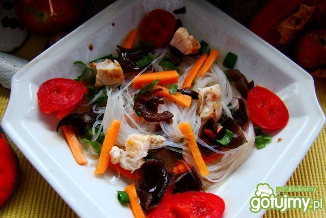 Potrawka z makaronu ryżowego i kurczakie