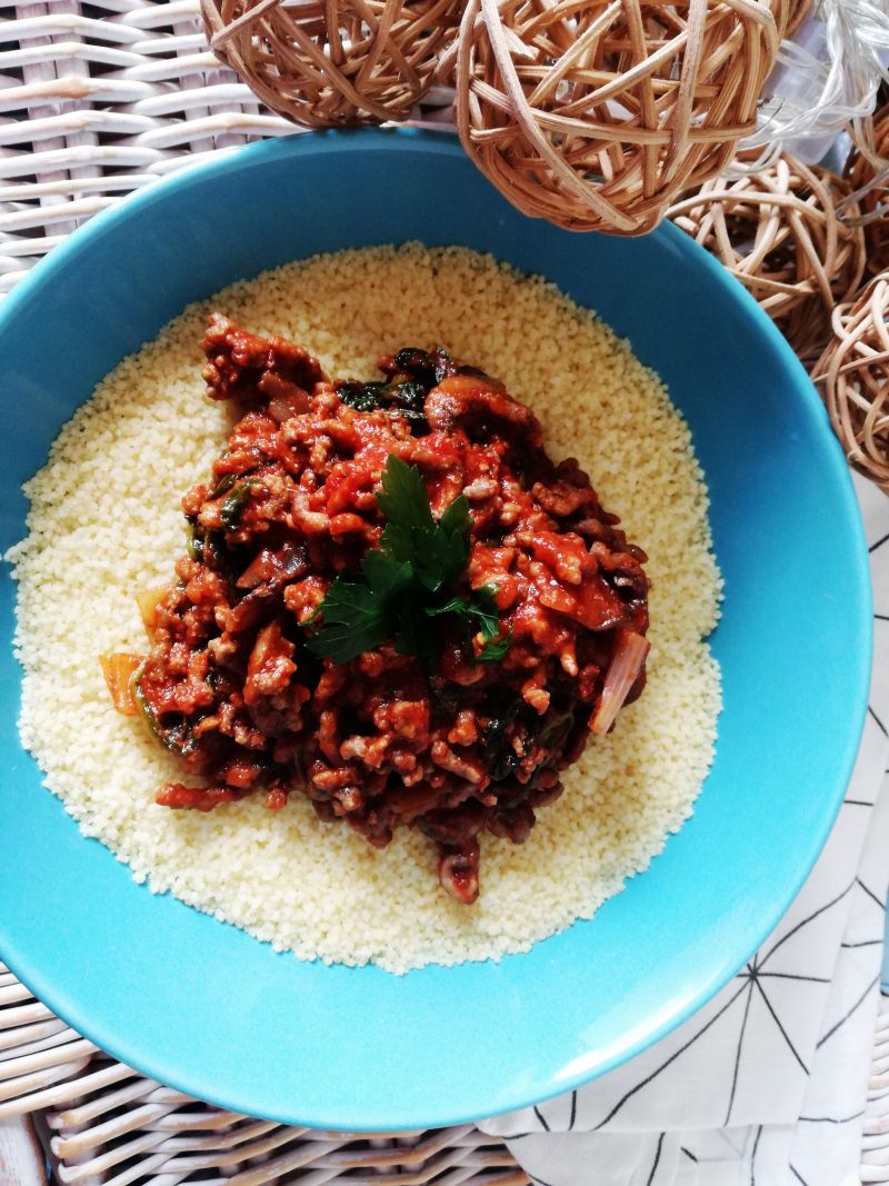 Potrawka z mięsa mielonego ze szpinakiem