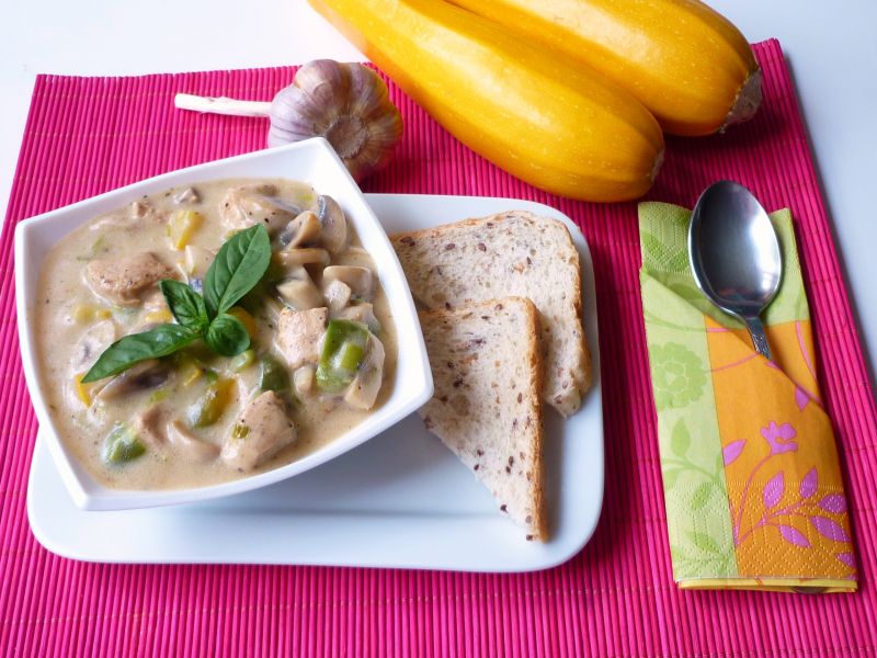 Potrawka z mięsa, warzyw i pieczarek