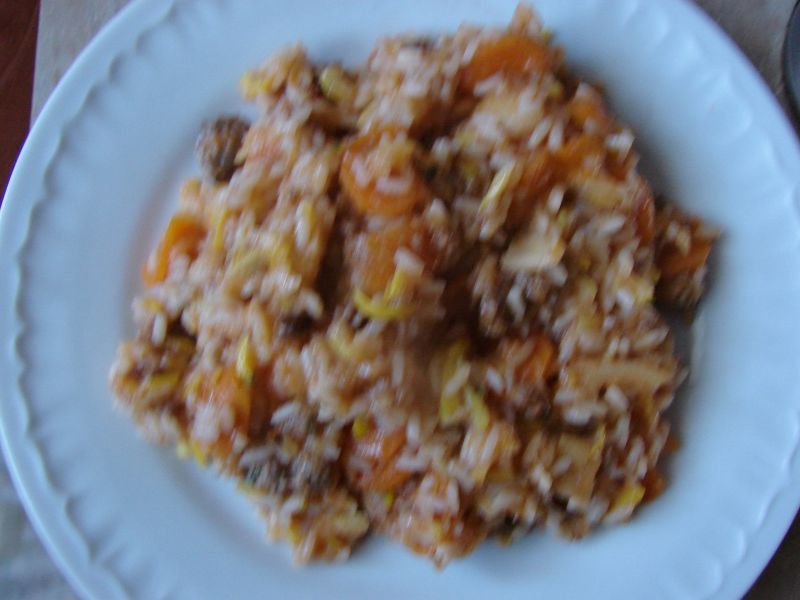 Potrawka z mięsem, ryżem i cukinią