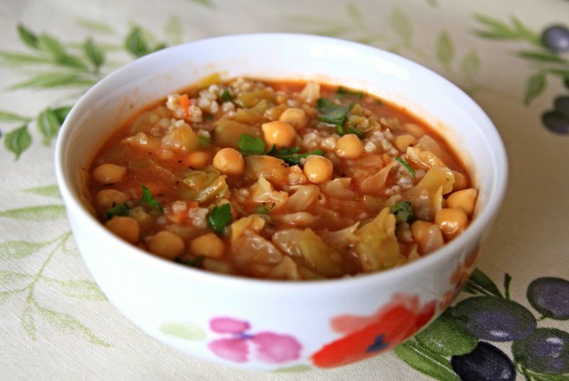 Potrawka z młodej kapusty i ciecierzycy  Potrawka z młodej kapusty i ciecierzycy