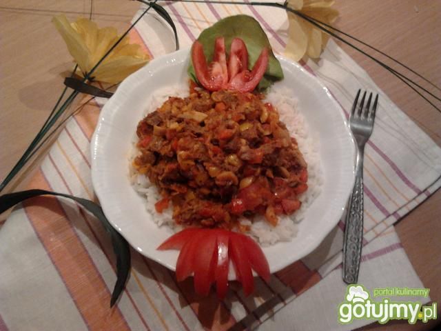 Potrawka z pieczonego mięsa w warzywach Potrawka z pieczonego mięsa w warzywach