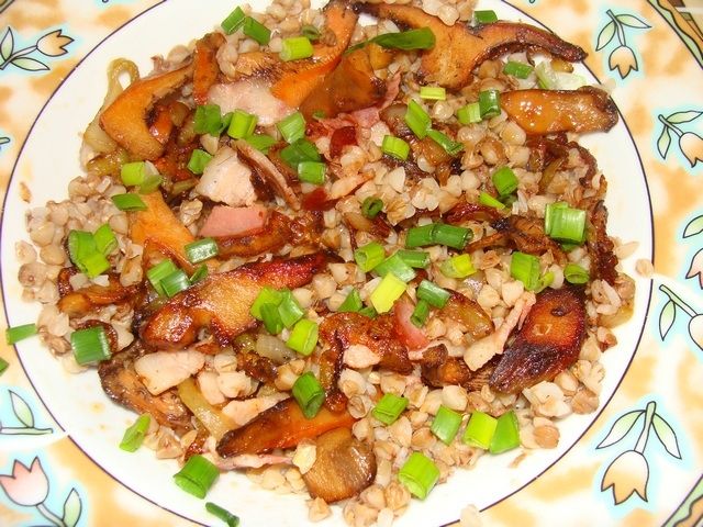 Potrawka z rydzów i kaszy