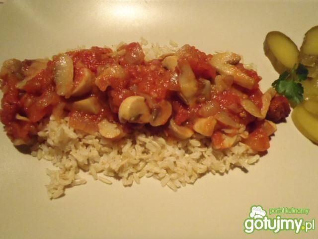 Potrawka z ryżem i kiełbaskami