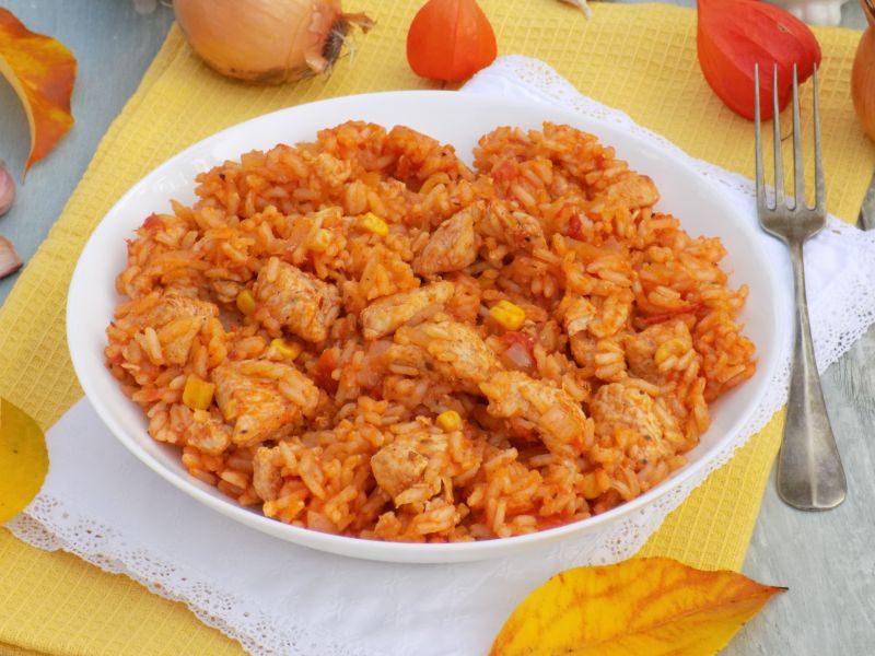 Potrawka z ryżu, warzyw i kurczaka Potrawka z ryżu, warzyw i kurczaka