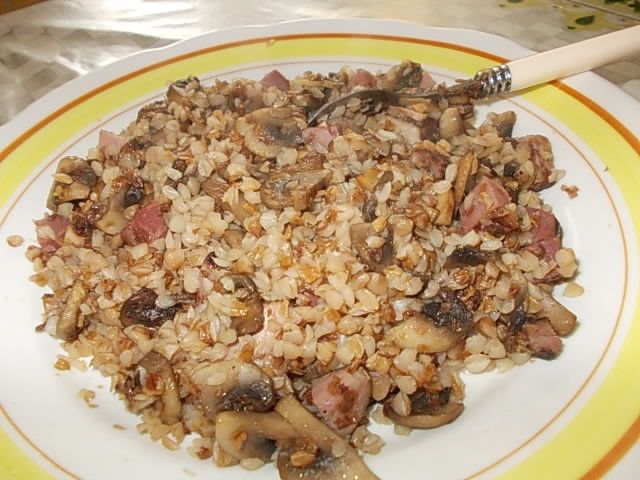 Potrawka z szynką i kaszą gryczaną