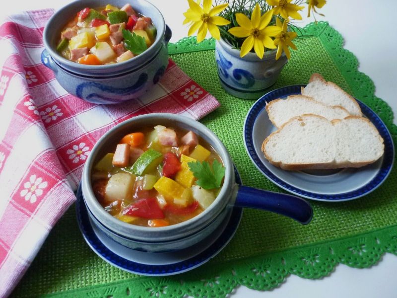 Potrawka z warzyw i kiełbasy