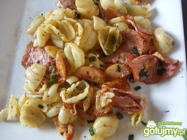 Potrawka z wędliną i makaronem Potrawka z wędliną i makaronem