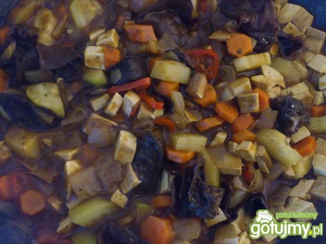 Potrawka z wędzonego tofu Potrawka z wędzonego tofu