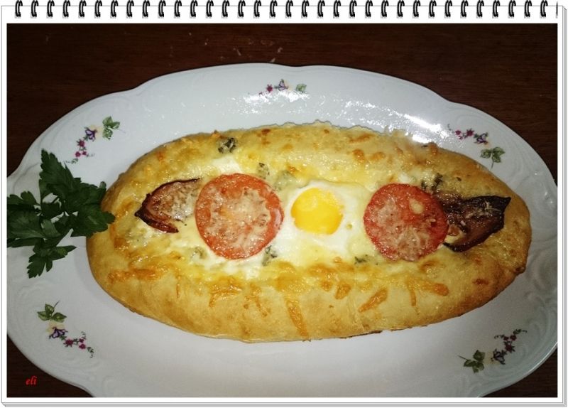 Potrójnie serowe chaczapuri Eli