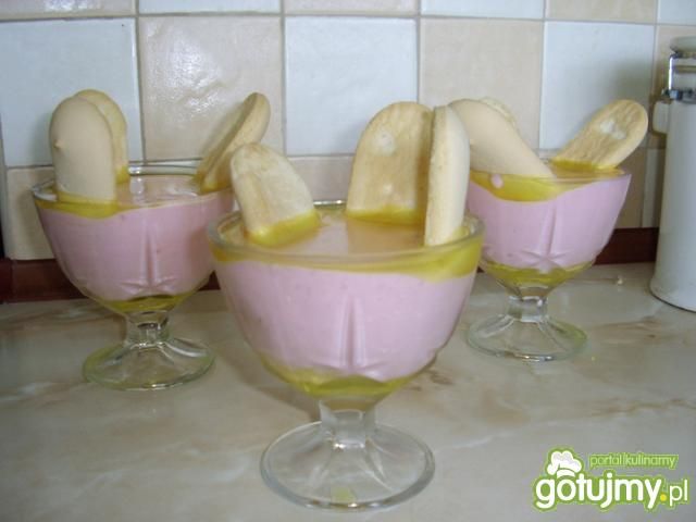 poziomkowa mleczna pianka poziomkowa mleczna pianka