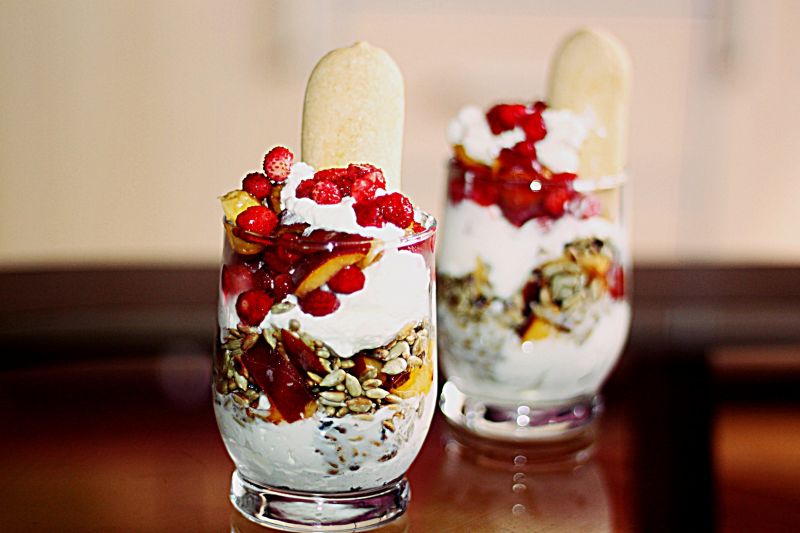 Poziomkowo śmietanowy deser nie tylko na upały