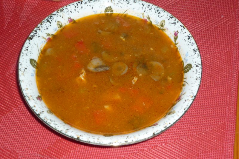 Pożywna zupa z czosnkiem Pożywna zupa z czosnkiem