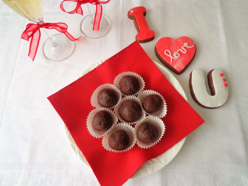 Praliny z gorzkiej czekolady, rumu i mascarpone