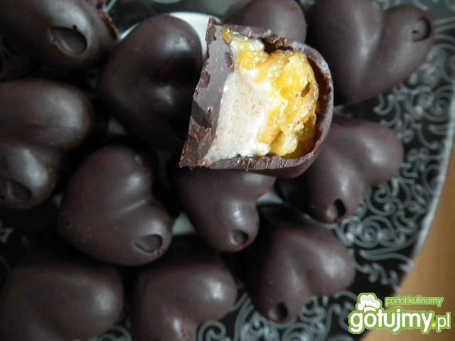 Praliny z nadzieniem migdałowo - morelow Praliny z nadzieniem migdałowo - morelow