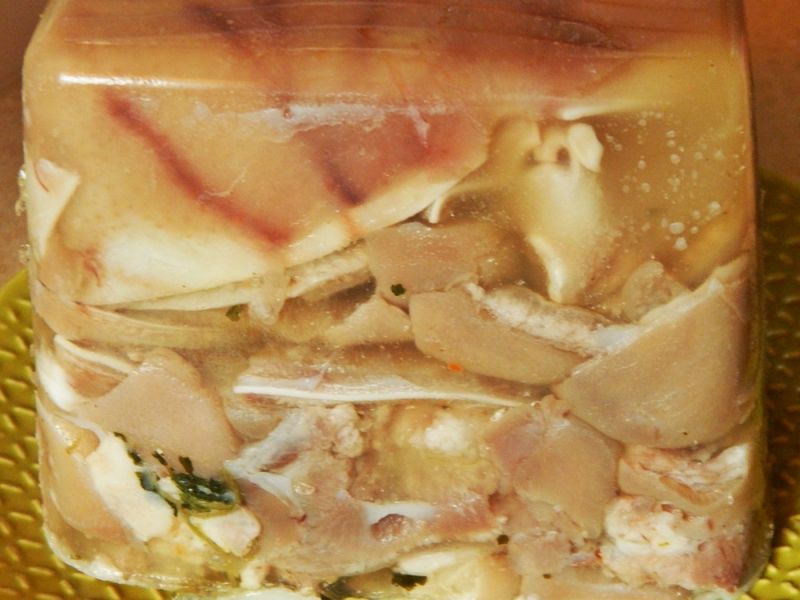 Prasowane świńskie uszy po litewsku