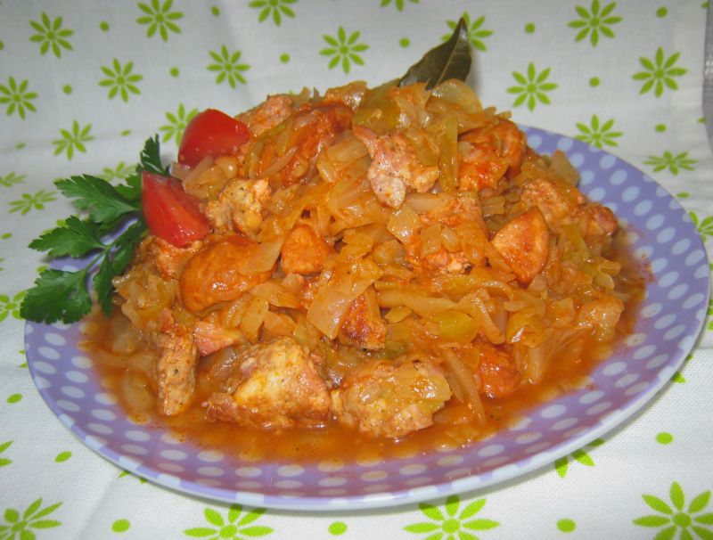 Prawie bigos z młodej kapusty Prawie bigos z młodej kapusty