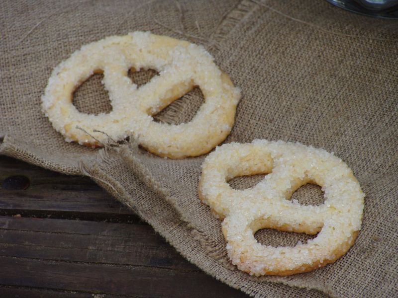 Precelki w cukrze Precelki w cukrze