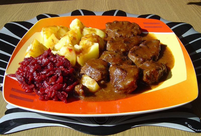 Pręga wołowa duszona w winie Pręga wołowa duszona w winie