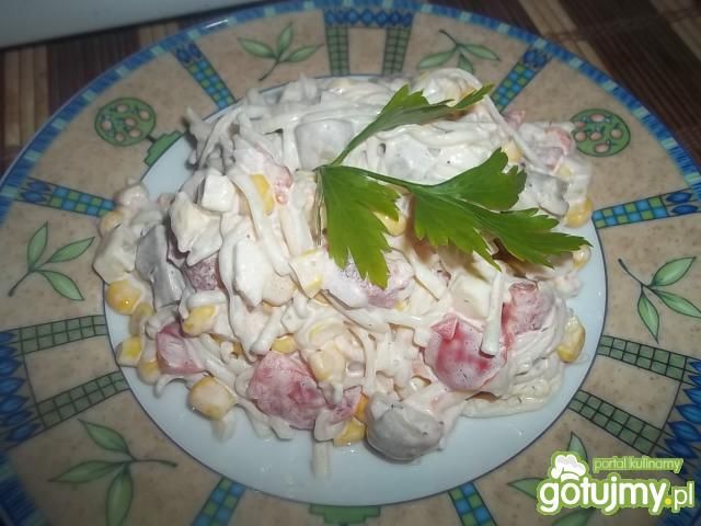 Prosta makaronowa sałatka