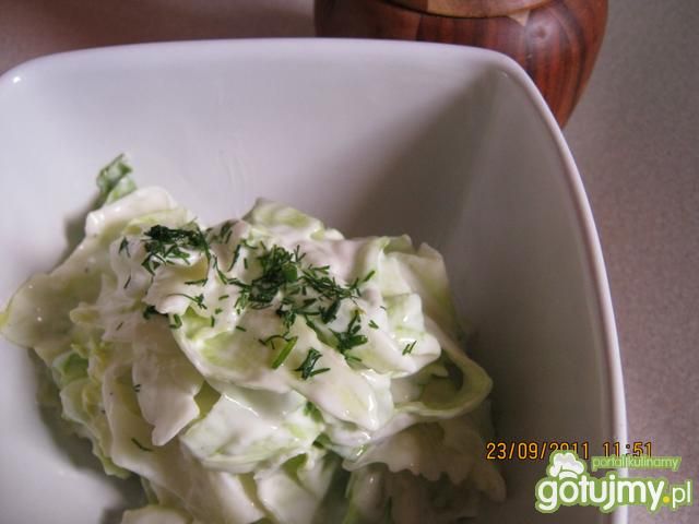 Prosta sałata ze śmietaną. Prosta sałata ze śmietaną.