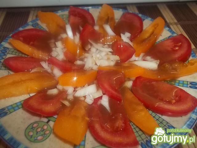 Prosta sałatka podwójnie pomidorowa Prosta sałatka podwójnie pomidorowa