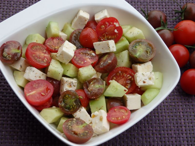 Prosta sałatka z pomidorowo-ogórkowa