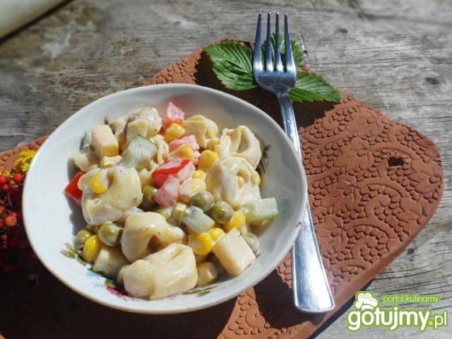Prosta sałatka z tortellini